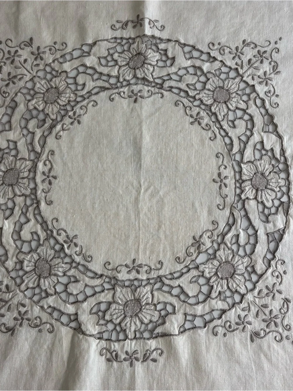 Embroidered Floral Table Linen in Beige/Cream 31x31